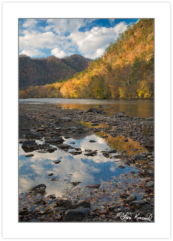 AD0364: Autumn foliage at Weaver bend, French Broad River, Chero